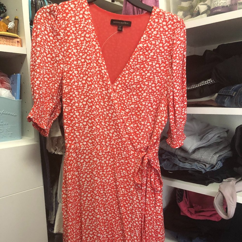 Banana Republic Floral red and white sz 6 wrap dress.  New without tags